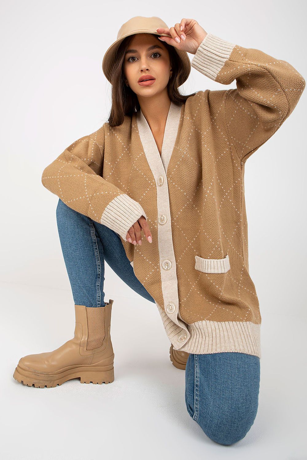 Cardigan model 170817